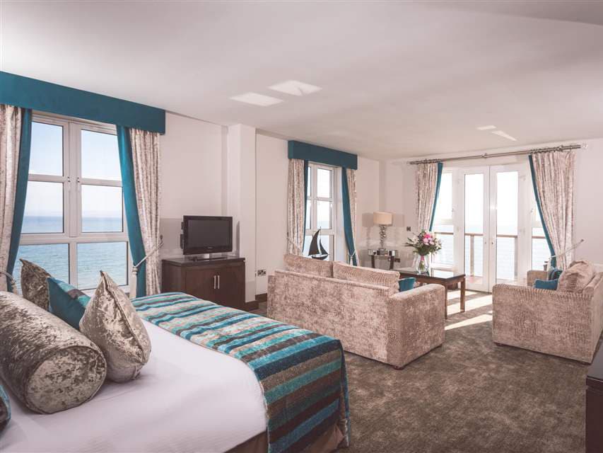 Redcastle Hotel exterior